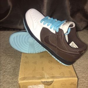 Women’s Nike Dunk Low Size 6